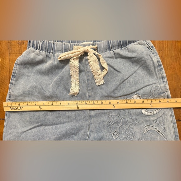 POL Light-Blue Wide Leg Laser-Cut Denim Jeans with Drawstring - Picture 10 of 11